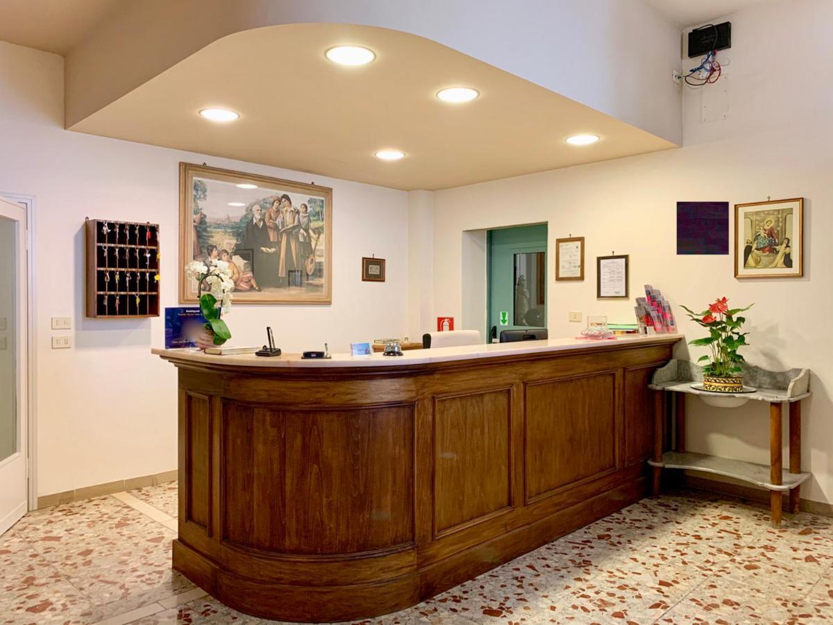 Casa Per Ferie Regina Santo Rosario Frühstückspension Florenz